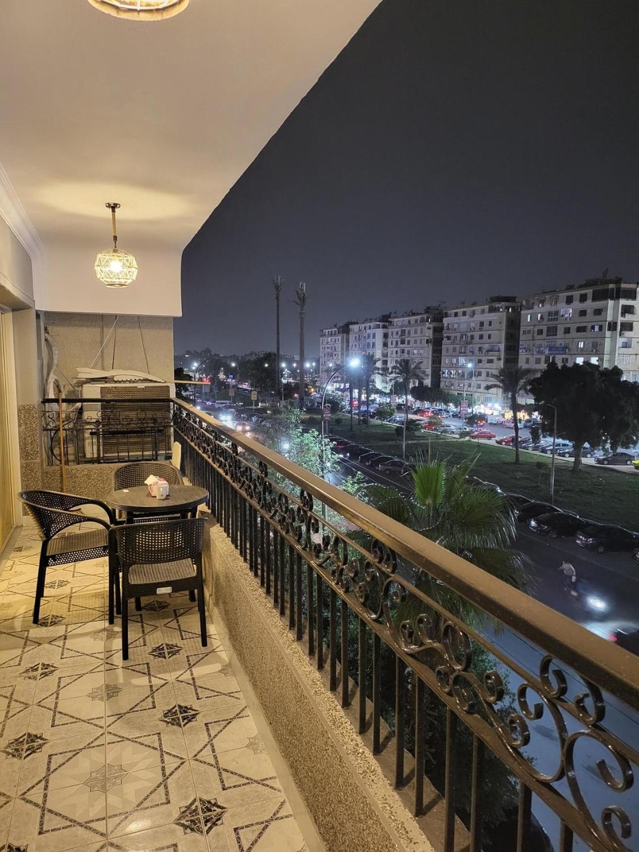 Flat At Prime Location With Wifi And Garden View Near Cai Airport Caïro
