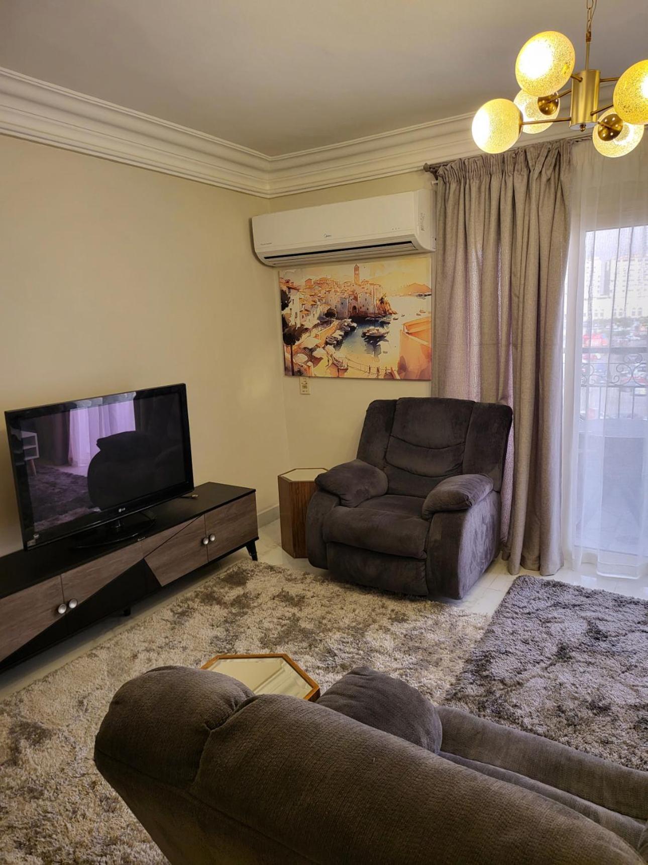 Flat At Prime Location With Wifi And Garden View Near Cai Airport Caïro