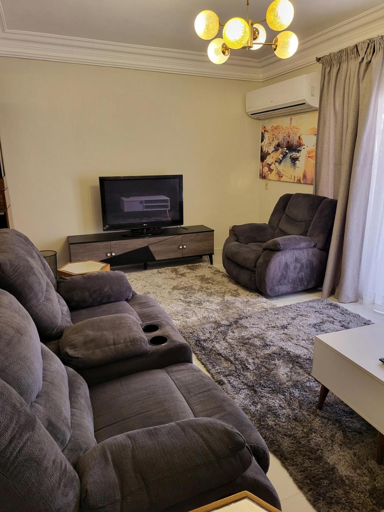 Flat At Prime Location With Wifi And Garden View Near Cai Airport Caïro